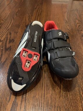 Chaussures De Vélo Peloton Altos Pour Homme Et Femme – Taille US 4.5 (homme) / 6 (femme), Noir Et Rouge (état Correct)